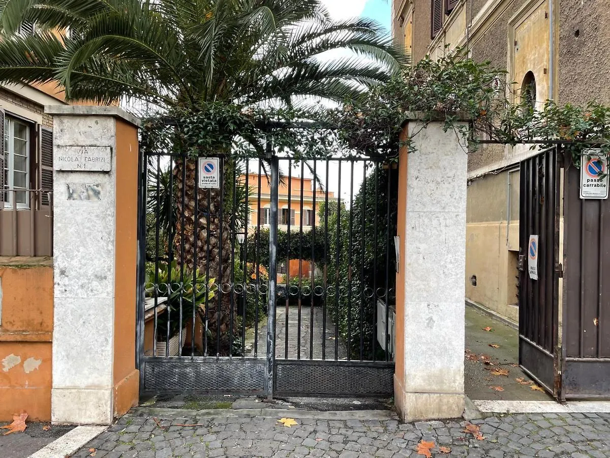Apartment Cosy Studio In The Greenest Corner Of Trastevere Rome Italy